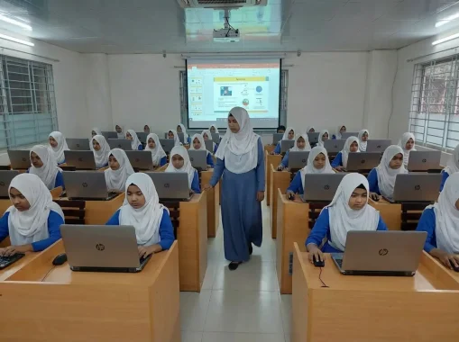 মাল্টিমিডিয়া ক্লাসরুম (1)